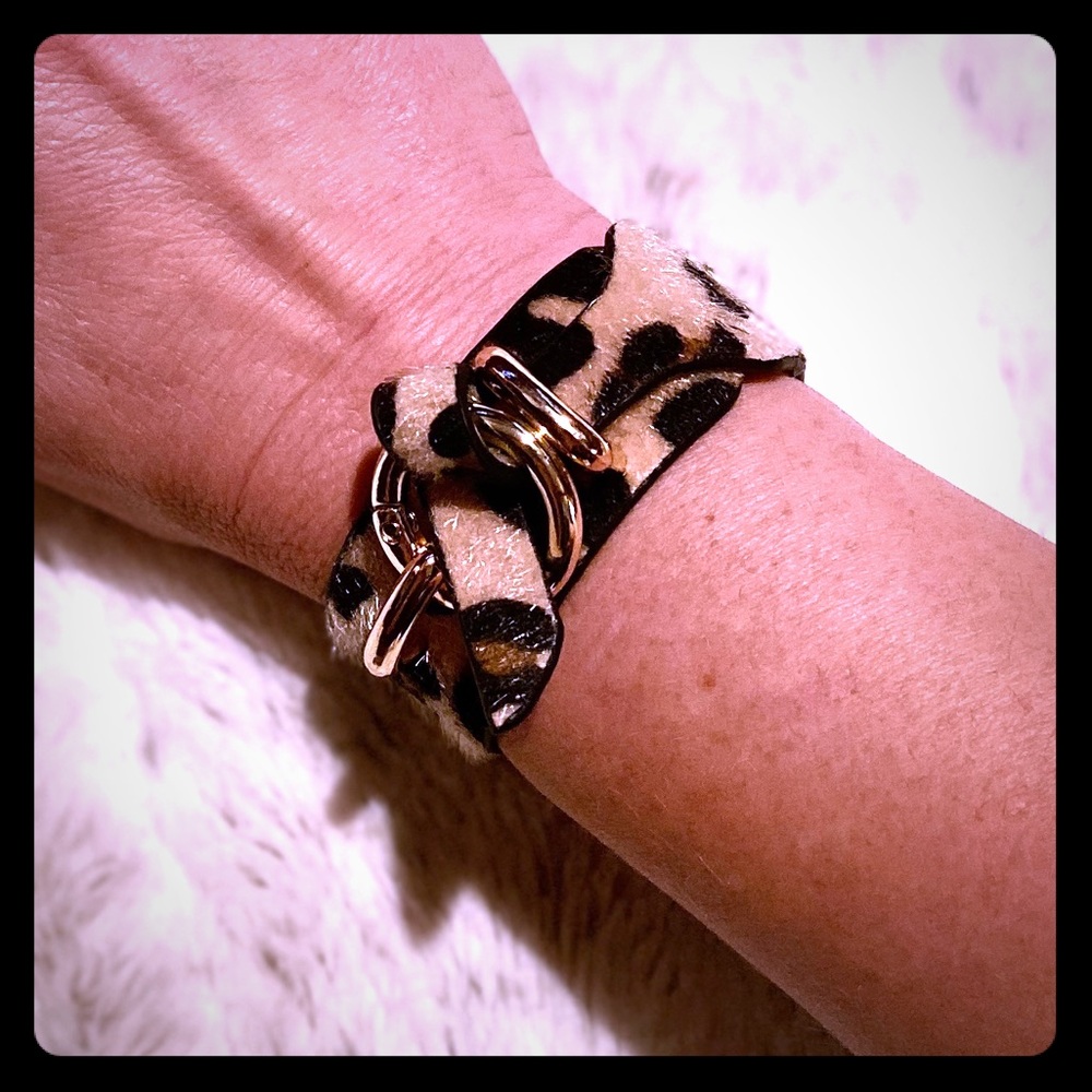 🆕Sis Kiss- Leopard Adjustable Cuff